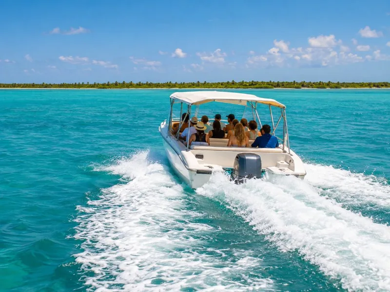 Saona in einer Kleingruppe von 20, Speedboot hin und zurück